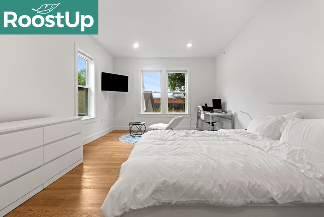 Building Photo - New RoostUp Furnished Private Bedroom with...