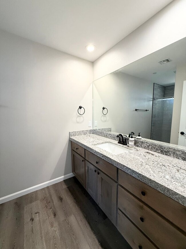Building Photo - **COMING SOON ** 3 Bed 2 Bath Home
