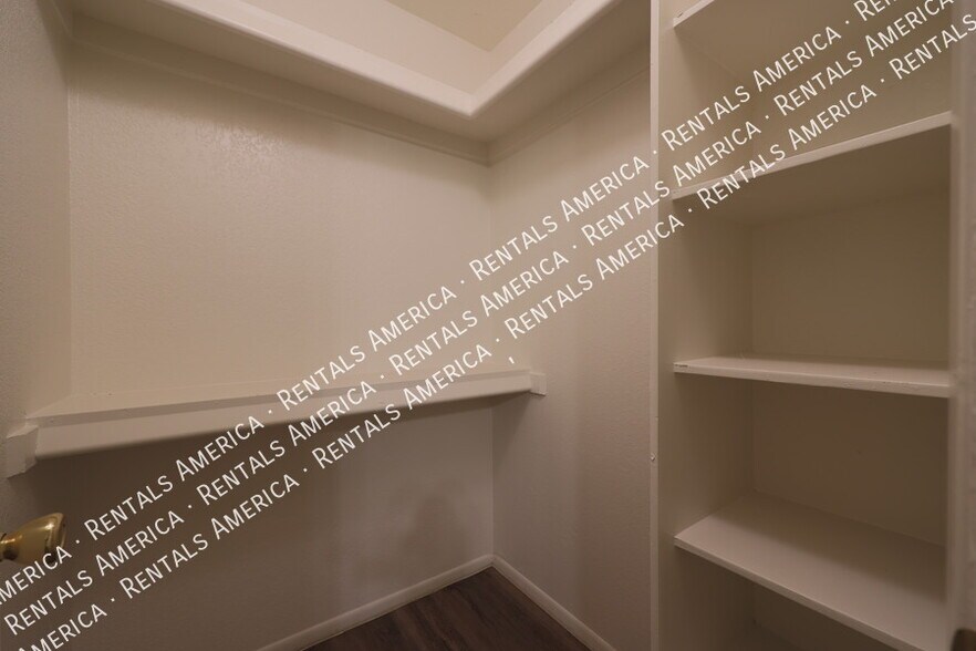 Building Photo - 9029 W Elm St