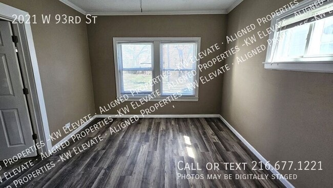 Building Photo - 2021 W 93rd St