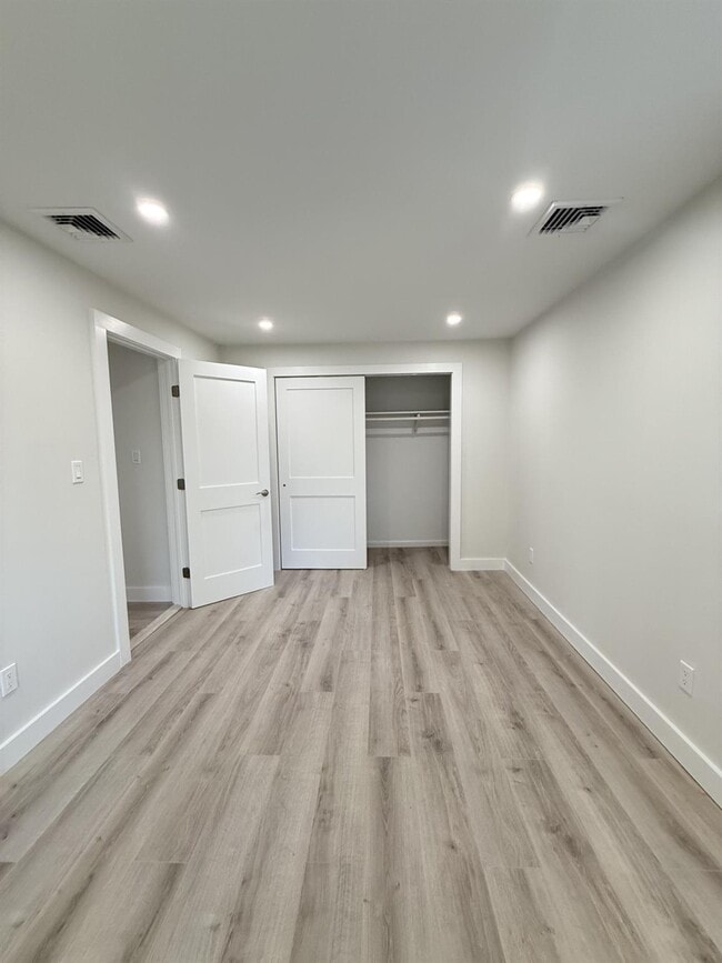Building Photo - 53 Woods Ave