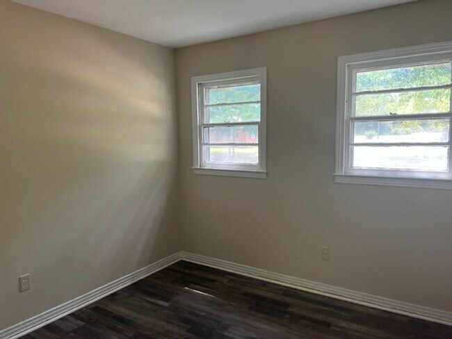 Building Photo - 1450 E Morlee Dr