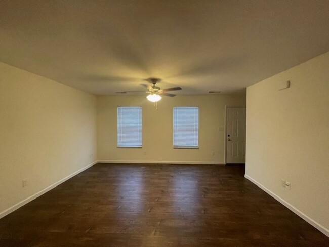 Building Photo - WEST KNOX CEDAR BLUFF AREA 2 BEDROOM 2.5 B...