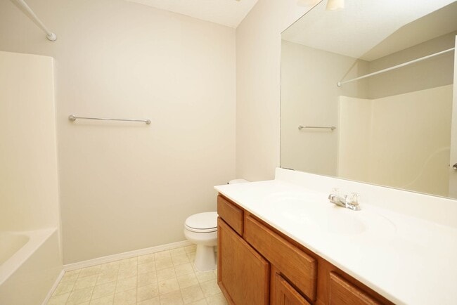Building Photo - Two bed townhome in Bluewater with a Commu...