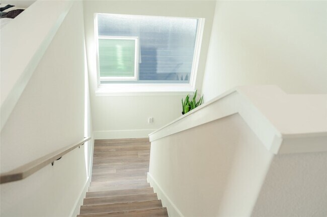 Building Photo - 1006 Barsotti Ct