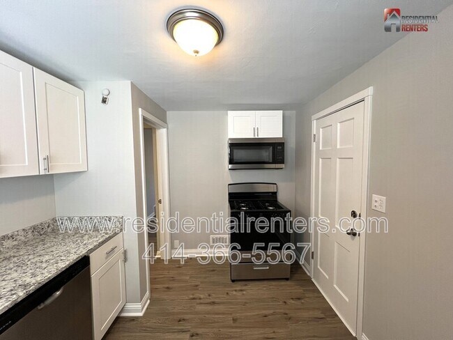 Building Photo - 2238 S 82nd St