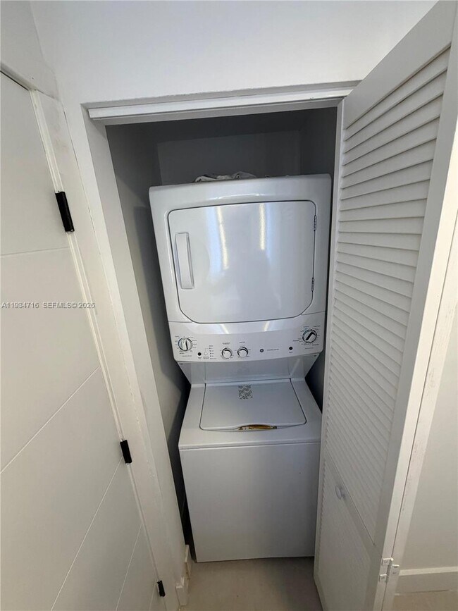 Building Photo - 1547 NW 2nd St