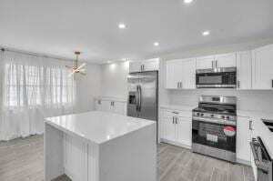 Building Photo - 4014 Yarmouth E