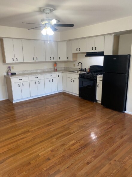 Primary Photo - 9309 James St