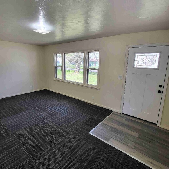 Building Photo - 2050 Reggie Dr