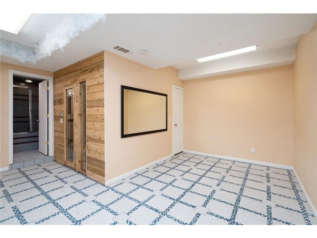 Building Photo - 3620 Saratoga Ln N