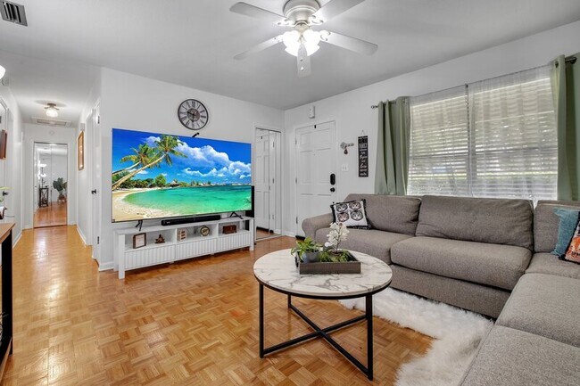 Building Photo - 1809 Quince Dr