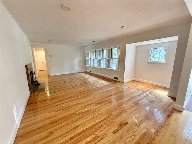 Building Photo - 140 Paulson Rd