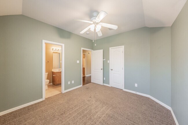 Building Photo - 3504 Oliver Dr