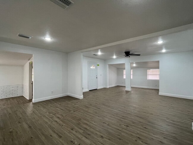 Building Photo - 3 Bed 2 Bath Thonotosassa
