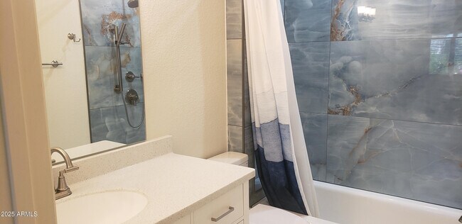 Building Photo - 2418 W Alamo Dr