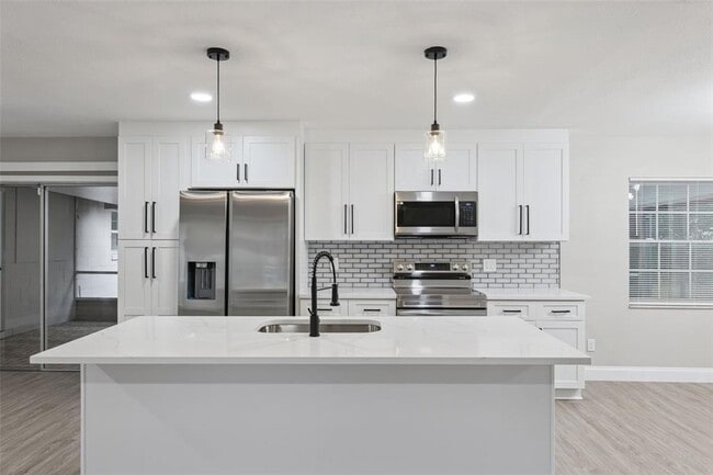 Building Photo - 704 Milan Ct