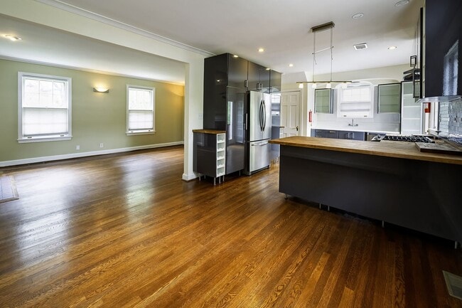 Building Photo - NW DC - Timeless Elegance Meets Modern Comfort in AU Park (with Pool!)