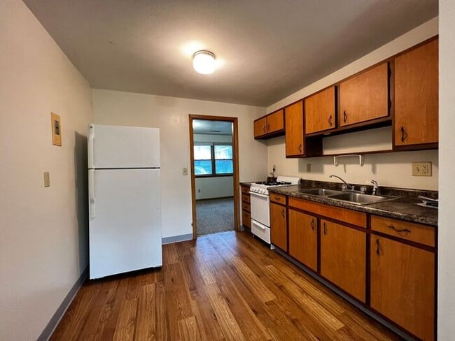 Building Photo - $795 | 1 Bedroom, 1 Bathroom Apartment | Cat Friendly* | Sublease* | Available for February 6th, ...