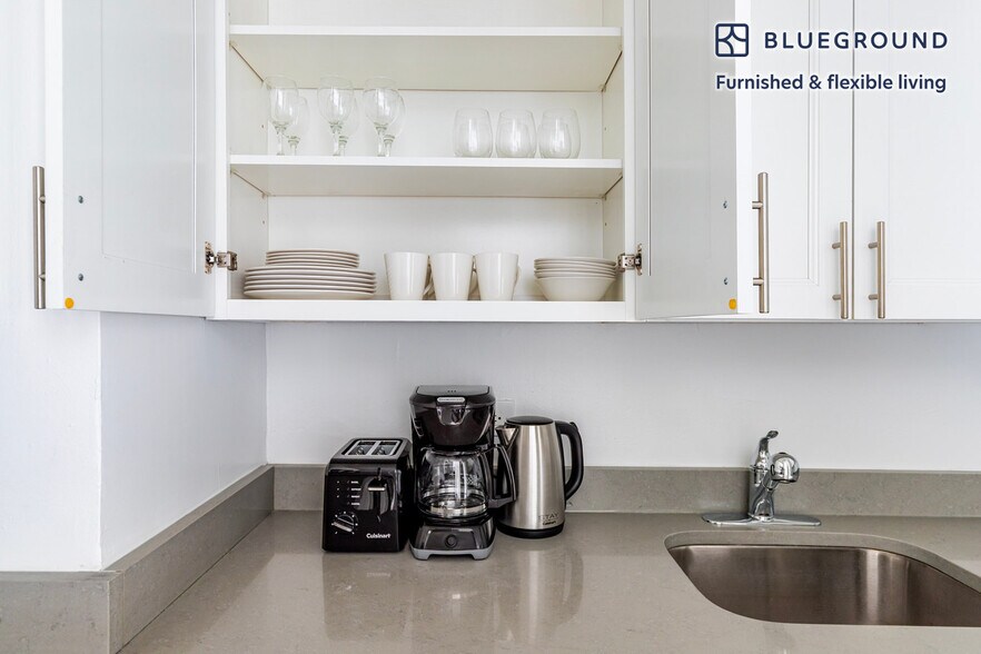 Building Photo - 305 East 86th St