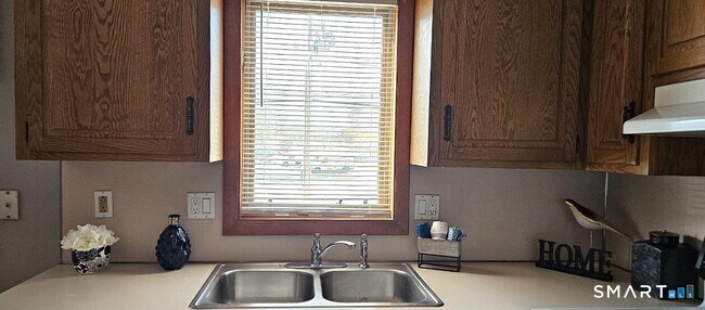 Building Photo - 482 East St