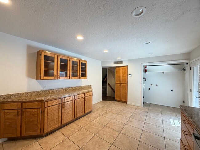 Building Photo - SPACIOUS PROPERTY AVAILABLE FOR RENT