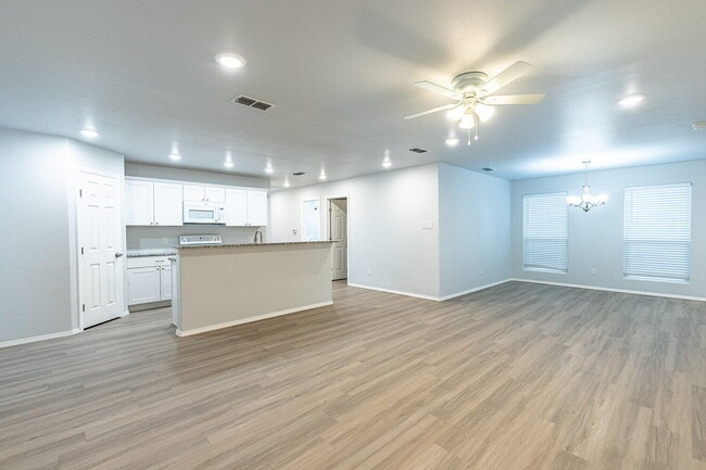 Building Photo - 5517 Kemper St