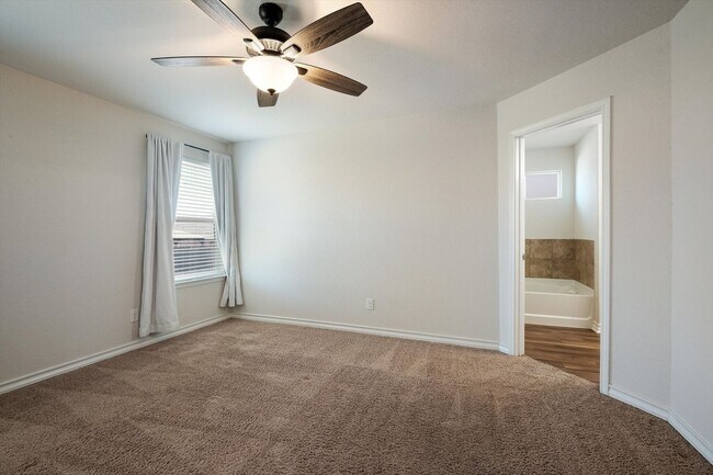 Building Photo - Stylish Home with LVP Flooring, Granite Counters & Appliances Included