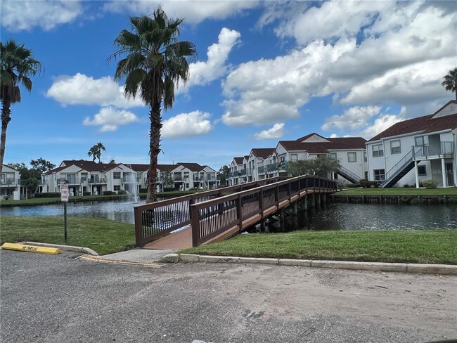 Building Photo - 2556 Woodgate Blvd