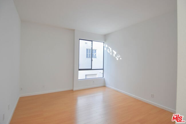 Building Photo - 1727-1727 Glendon Ave