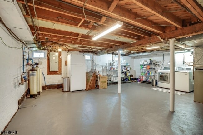 Building Photo - 256 Woodland Ave