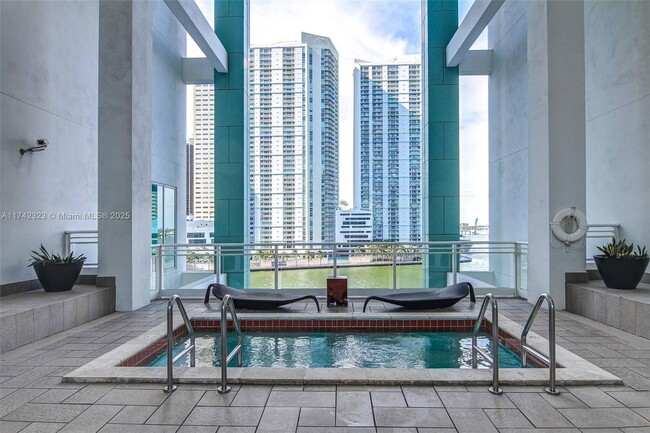 Building Photo - 900 Brickell Key Blvd