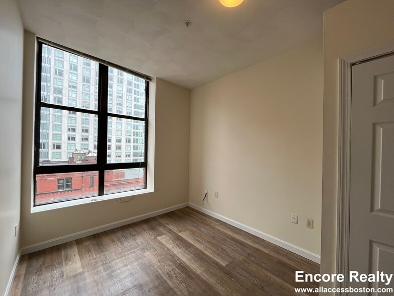 Building Photo - 81 Essex St