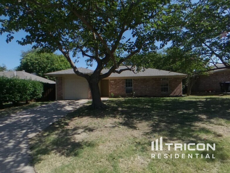Primary Photo - 8620 Santa Clara Dr