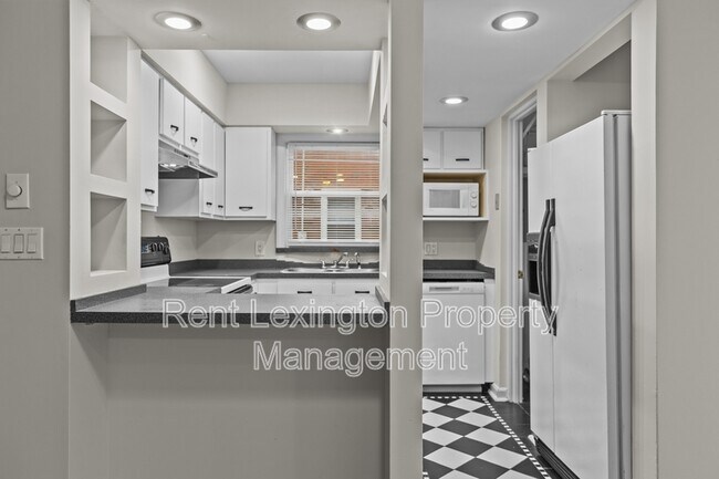 Building Photo - 265 Zandale Dr