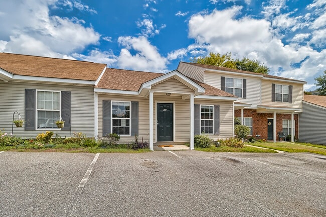 Building Photo - 2000 Water Oak Dr