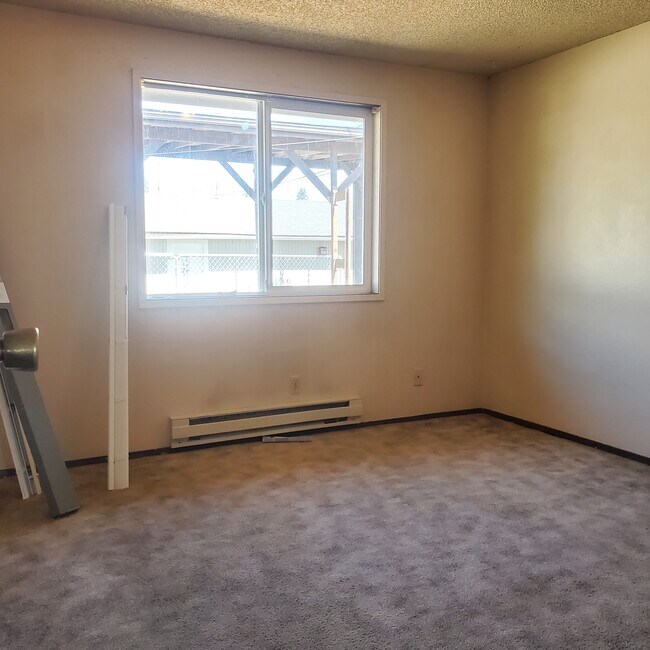 Building Photo - 206 E H St