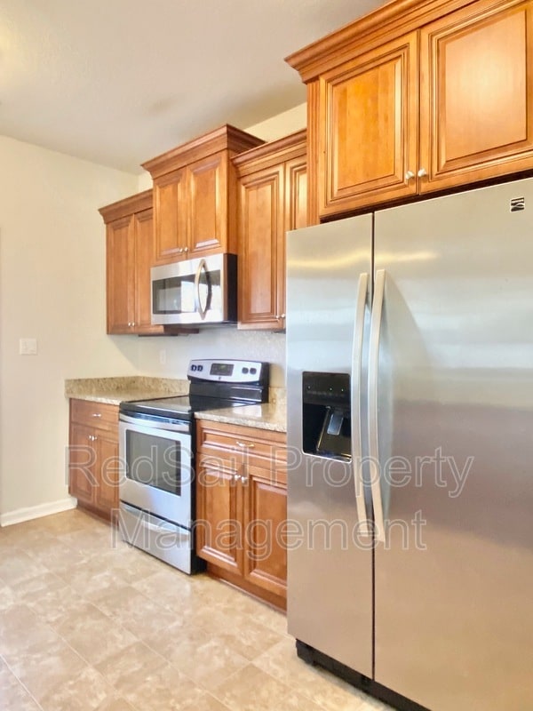 Building Photo - 717 Dissdale Ln