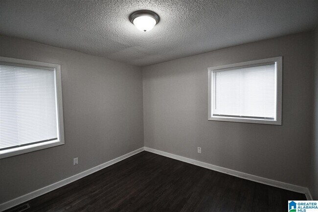 Building Photo - 209 13th Ave NE