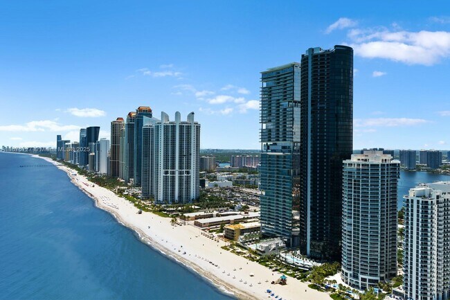 Building Photo - 18555 Collins Ave