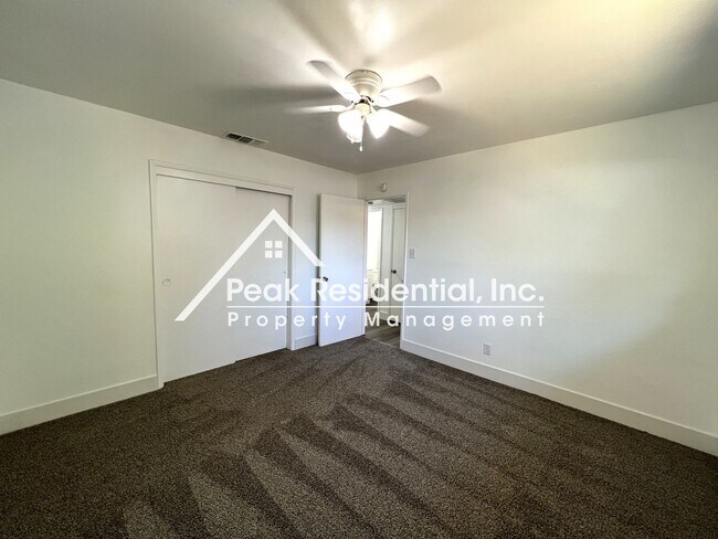 Building Photo - Updated 2bd/1ba Carmichael Duplex with Garage