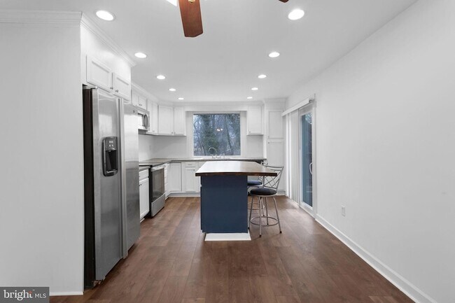 Building Photo - 950 Central Ave