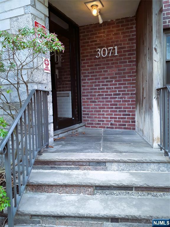 Building Photo - 3071 Edwin Ave