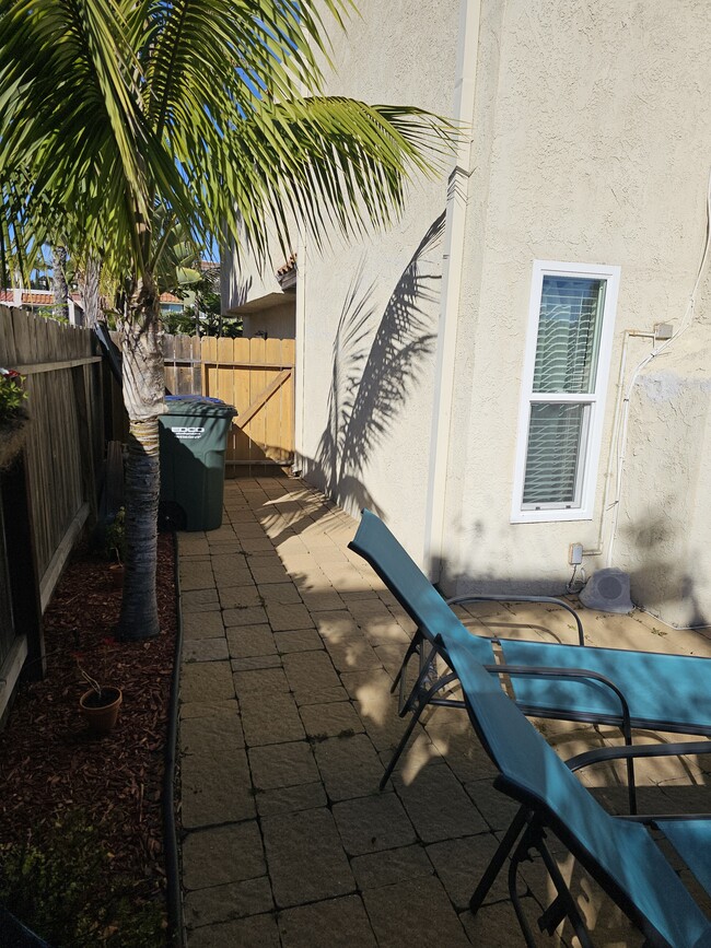 Building Photo - 853 Mola Vista Way