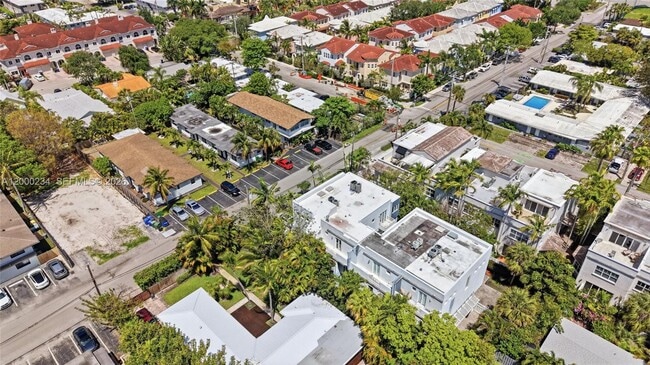 Building Photo - 832 N Victoria Park Rd