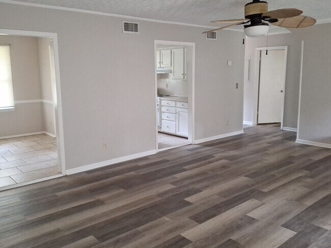 Building Photo - Charming Three Bedroom home available in Phenix City Al!