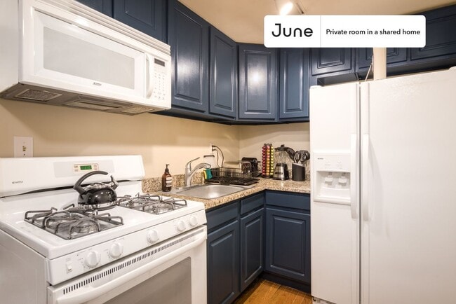 Building Photo - Room in Shared 5 bed/2 bath home in Columbia Heights
