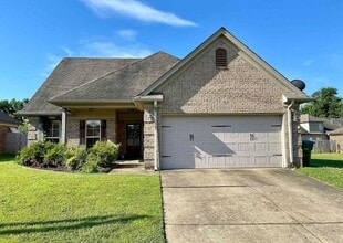 Building Photo - 205 Hackberry Cove