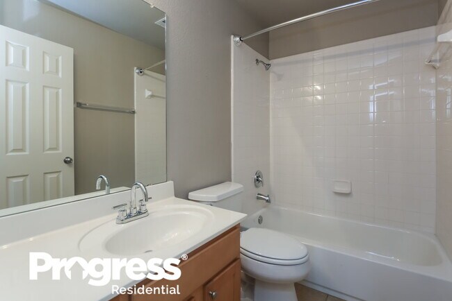 Building Photo - 2314 Parkview Dr