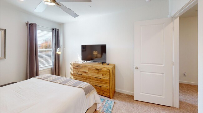 Building Photo - 2906 ELLE DR